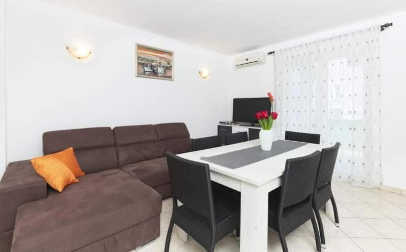 Apartments Ljubica Тиват Экстерьер фото