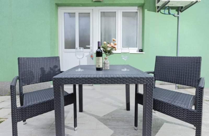 Apartments Ljubica Тиват Экстерьер фото