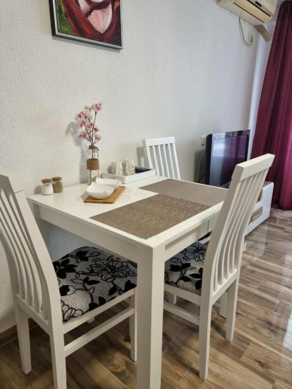 Apartments Ljubica Тиват Экстерьер фото